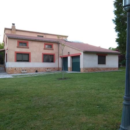 Casa Rural Las Tuyas En Segovia Palazuelos de Eresma Esterno foto