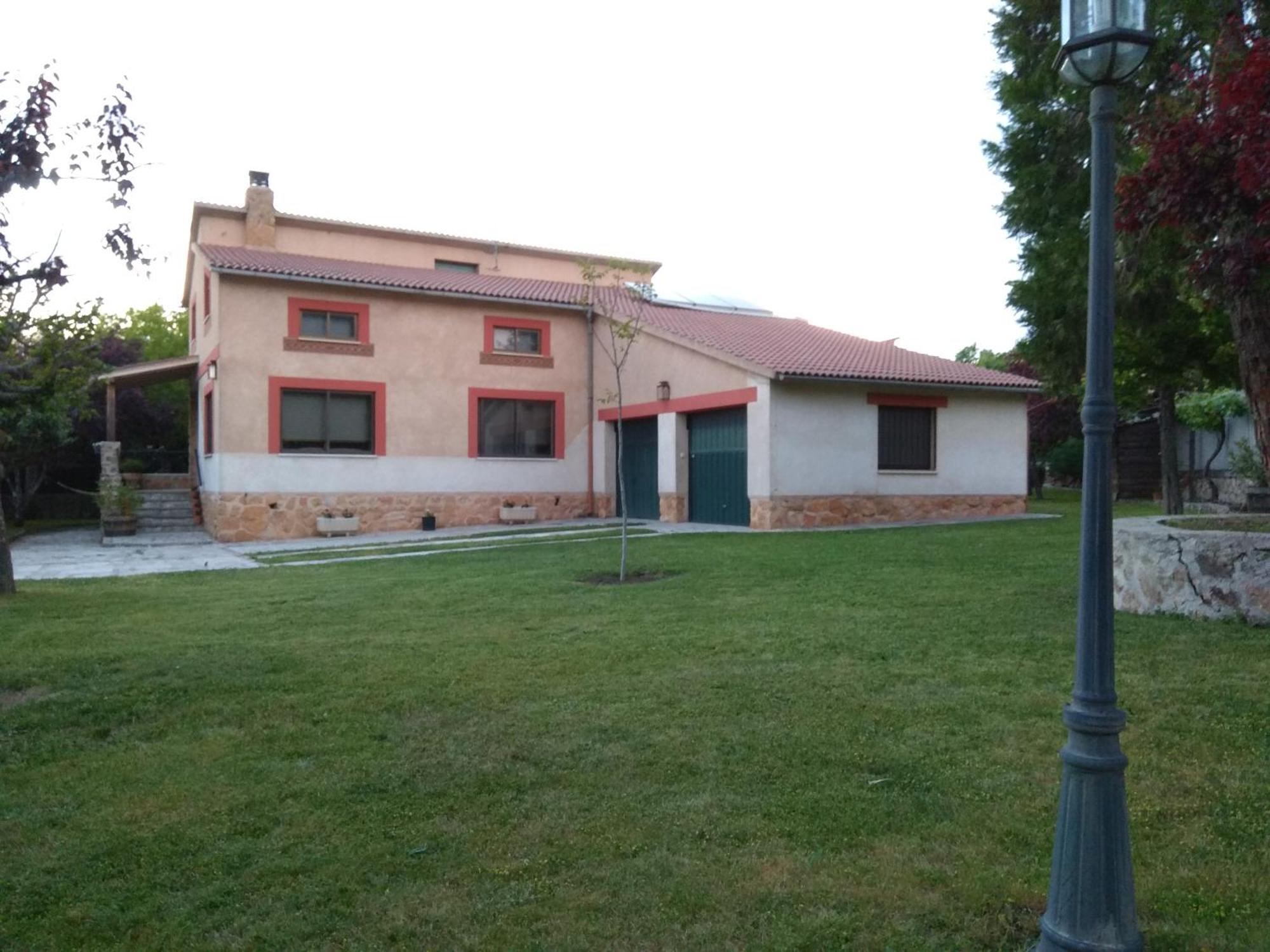Casa Rural Las Tuyas En Segovia Palazuelos de Eresma Esterno foto