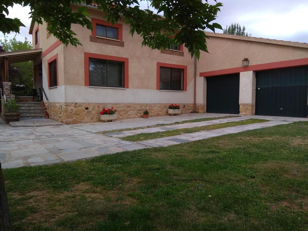 Casa Rural Las Tuyas En Segovia Palazuelos de Eresma Esterno foto