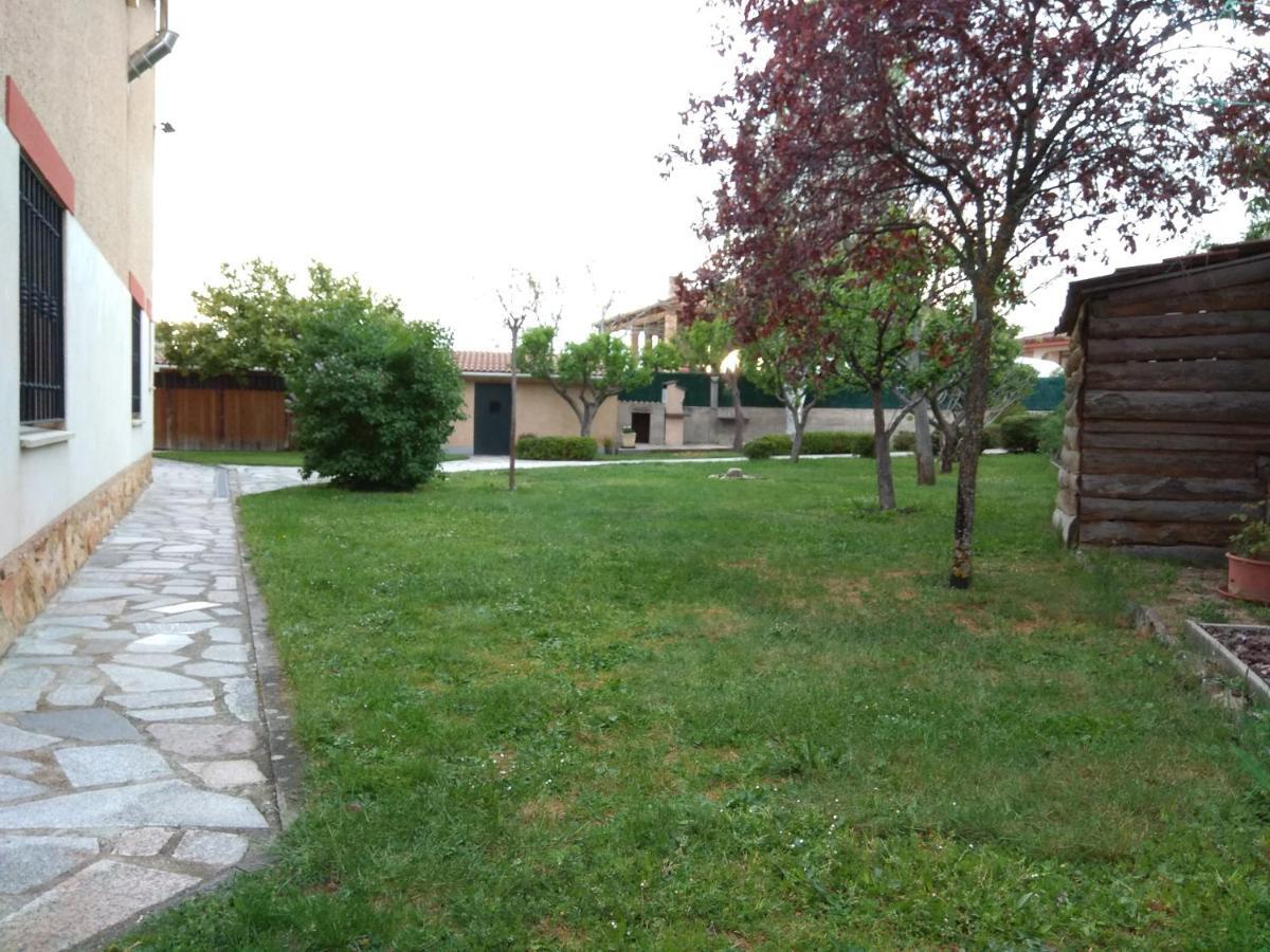 Casa Rural Las Tuyas En Segovia Palazuelos de Eresma Esterno foto