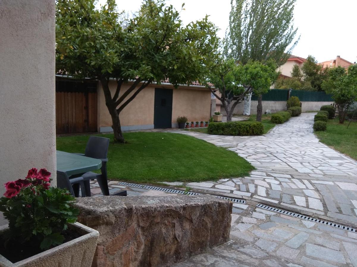 Casa Rural Las Tuyas En Segovia Palazuelos de Eresma Esterno foto